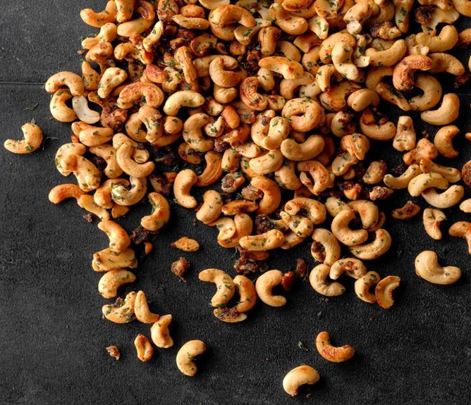 Raw vs Roasted Cashews: Which Is Healthier?
